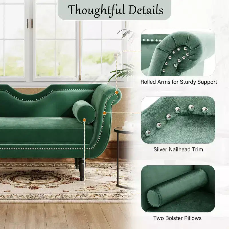 Banc en velours avec accoudoirs roulés et accents cloutés et pied de lit rembourré minimaliste