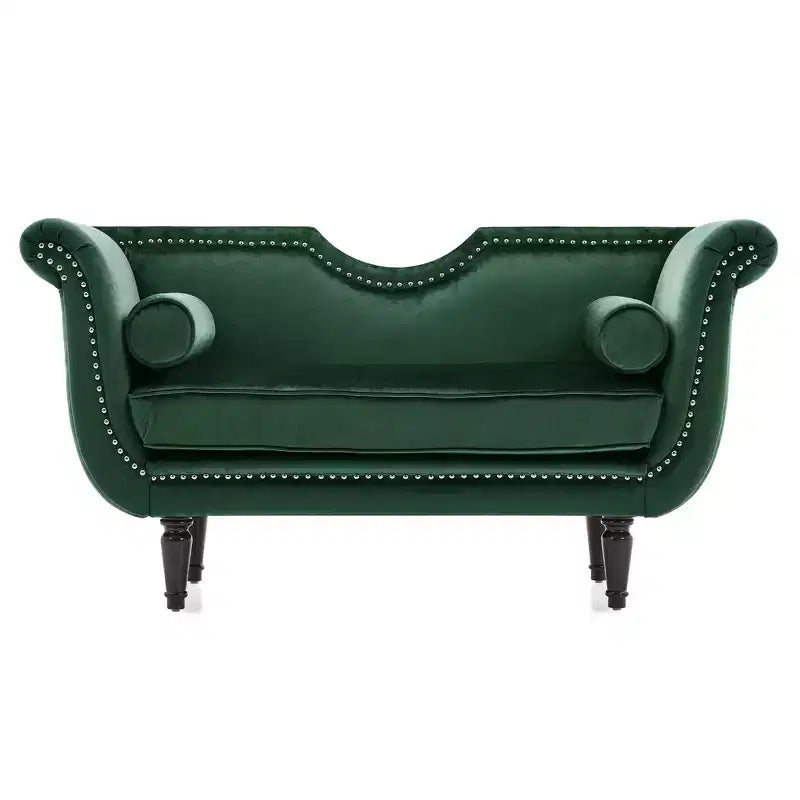 Banc en velours avec accoudoirs roulés et accents cloutés et pied de lit rembourré minimaliste