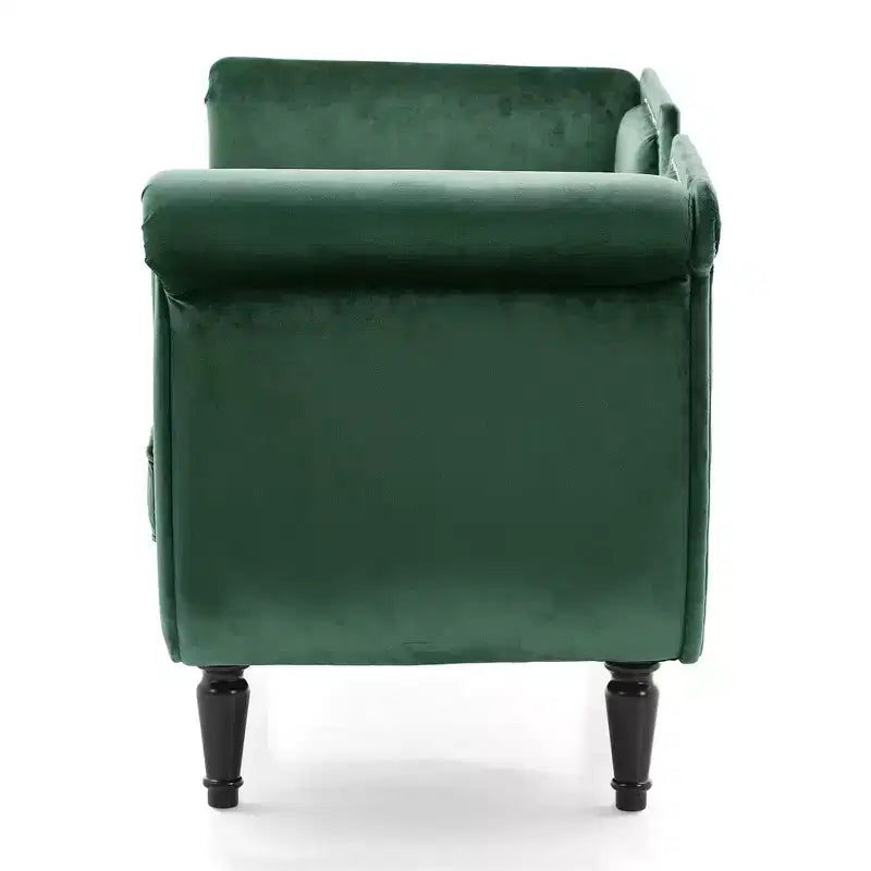 Banc en velours avec accoudoirs roulés et accents cloutés et pied de lit rembourré minimaliste
