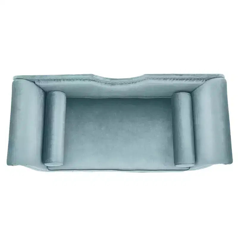 Banc en velours avec accoudoirs roulés et accents cloutés et pied de lit rembourré minimaliste