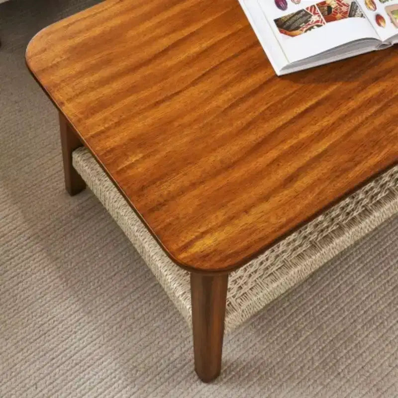 Table basse mi-siècle avec étagère tissée Table basse en rotin bohème